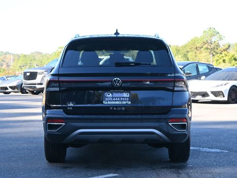 Used 2025 Volkswagen Taos SE image 8
