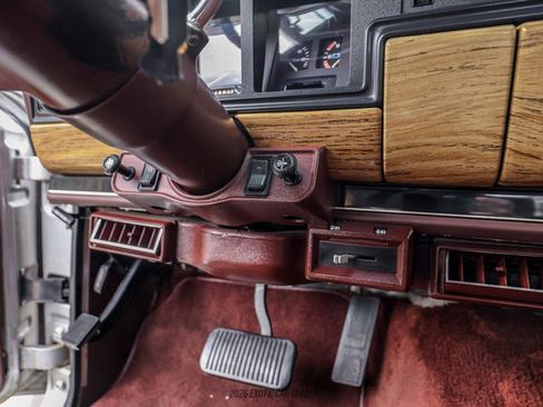 Used 1991 Jeep Grand Wagoneer AWD/4WD image 35