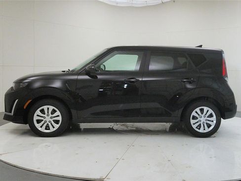 Used 2023 Kia Soul LX image 5