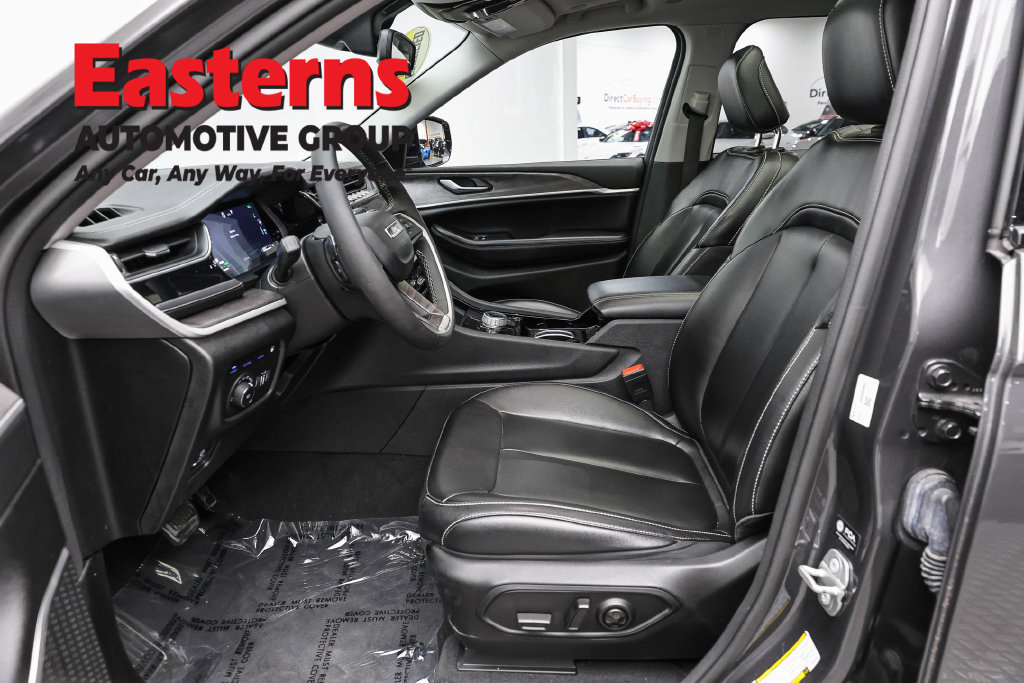 Used 2023 Jeep Grand Cherokee 4WD 4xe image 15