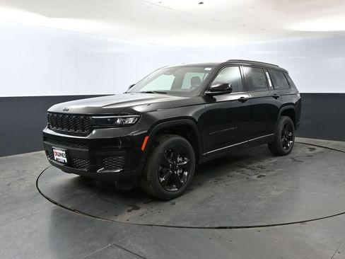 New 2025 Jeep Grand Cherokee L Altitude image 10
