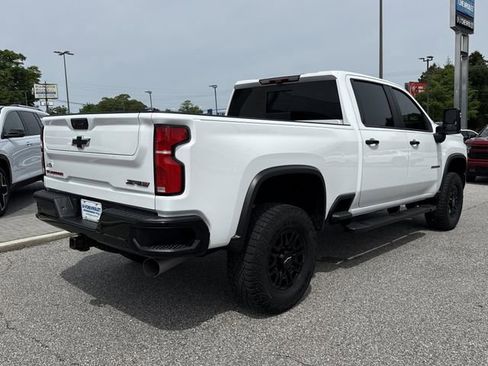 Used 2024 Chevrolet Silverado 2500 ZR2 w/ Technology Package AWD/4WD image 3