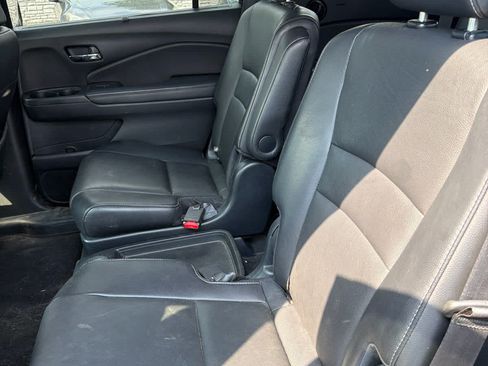 Used 2019 Honda Pilot Touring image 12