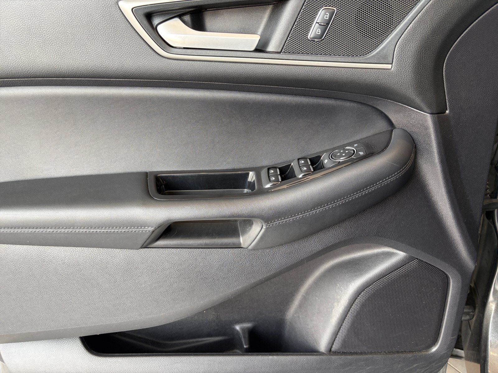 Used 2019 Ford Edge SEL w/ Equipment Group 201A FWD image 14