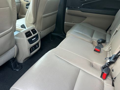Used 2017 Honda Pilot Touring image 28