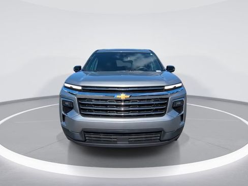 Used 2025 Chevrolet Traverse LT FWD image 3