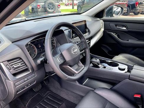 Certified 2025 Nissan Rogue SV w/ SV Premium Package AWD/4WD image 8