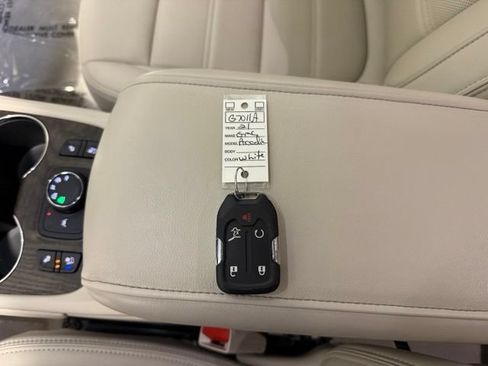 Used 2021 GMC Acadia Denali w/ Denali Ultimate Package AWD/4WD image 25