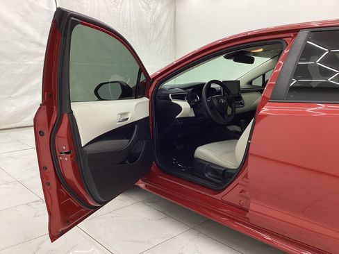 Used 2021 Toyota Corolla LE FWD image 16