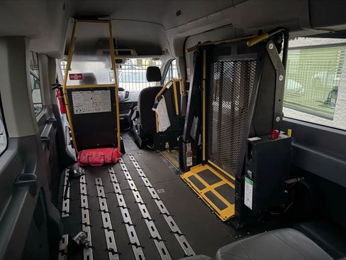 Used 2019 Ford Transit 350 XL image 39