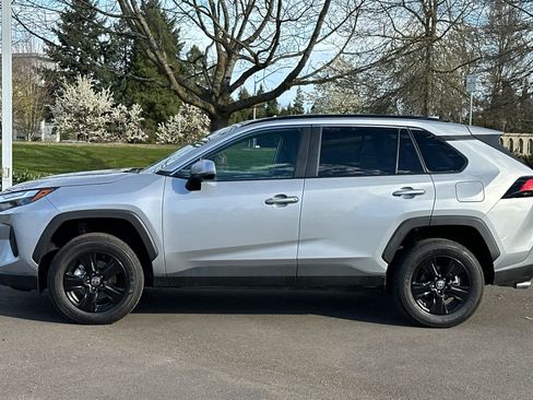 Used 2025 Toyota RAV4 XLE w/ Convenience Package image 5