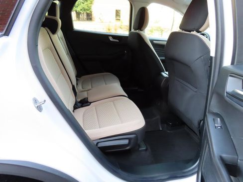 Used 2021 Ford Escape SE image 20