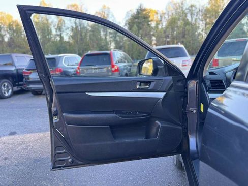 Used 2010 Subaru Outback 2.5i Premium image 9