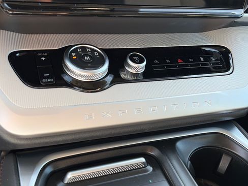 Certified 2025 Ford Expedition Active AWD/4WD image 12