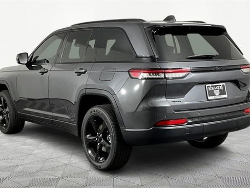 New 2025 Jeep Grand Cherokee Laredo image 4