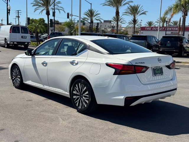 Used 2025 Nissan Altima 2.5 SV FWD image 2