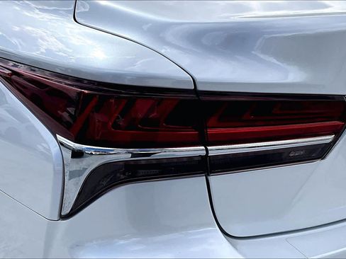 Used 2018 Lexus LS 500 w/ Interior Upgrade Package image 27