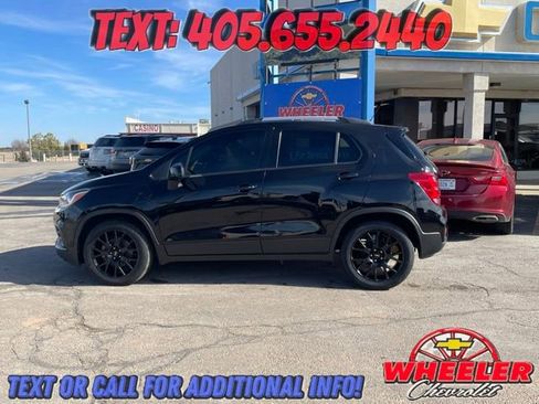 Used 2022 Chevrolet Trax LT w/ Midnight Edition image 3