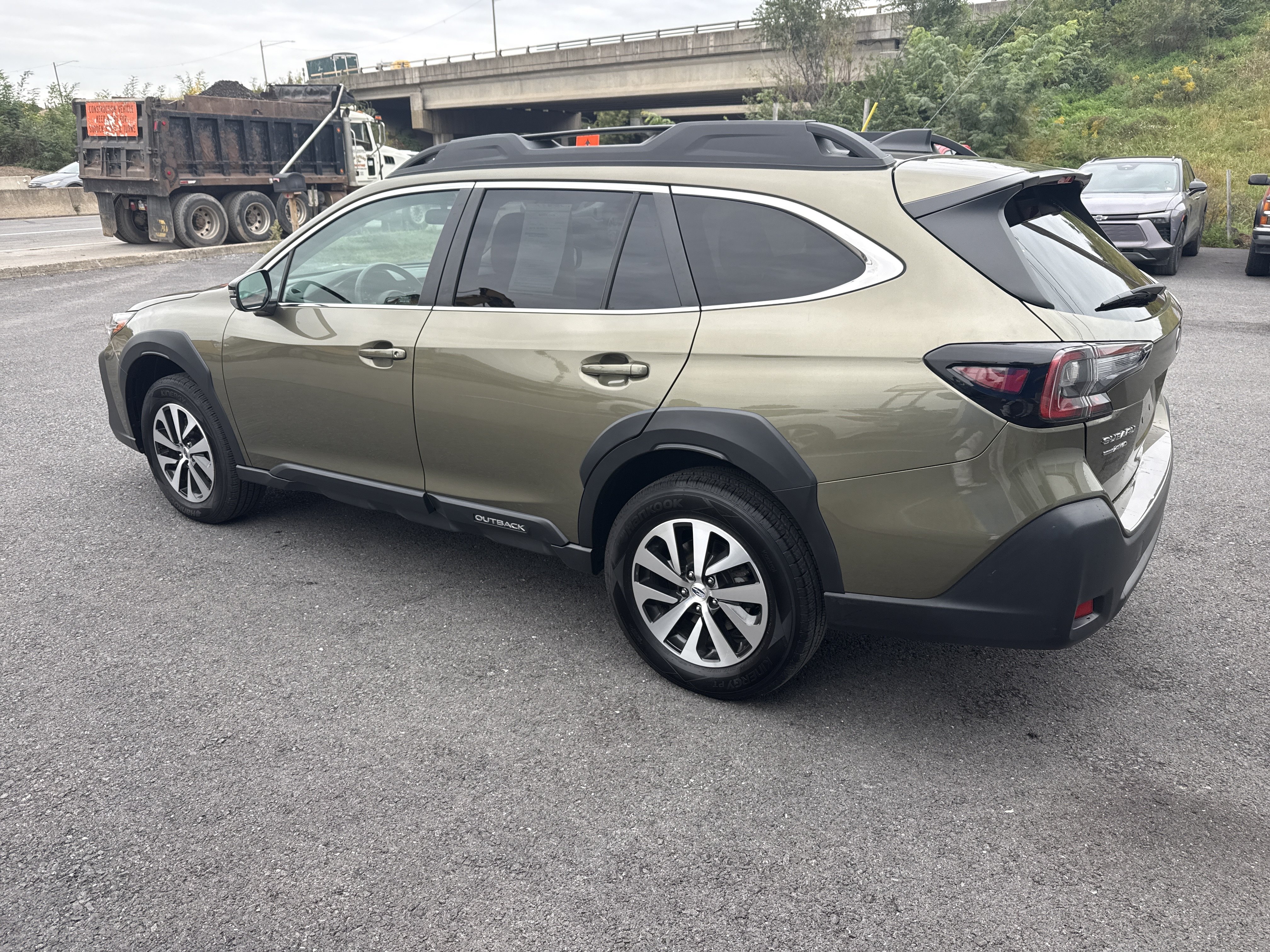Used 2025 Subaru Outback Premium AWD/4WD image 6