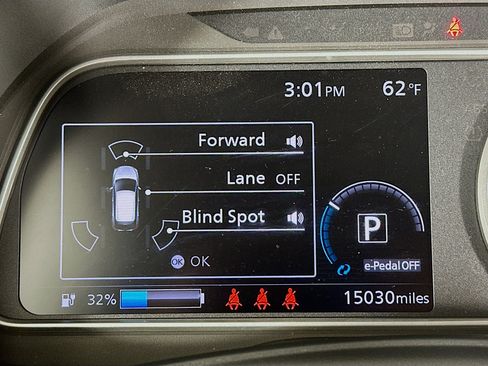 Used 2025 Nissan Leaf S FWD image 19