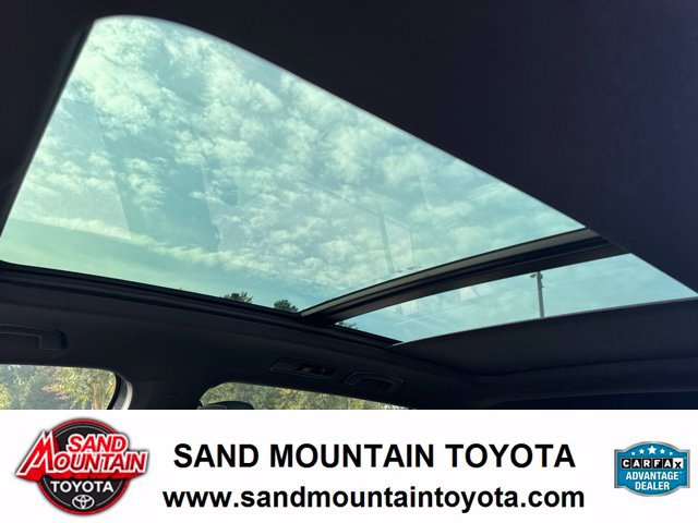 Used 2024 Volkswagen Tiguan SE R-Line FWD image 15
