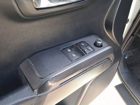 Used 2016 Toyota Tacoma TRD Sport w/ Towing Package AWD/4WD image 16