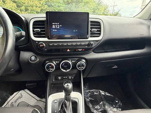 Used 2024 Hyundai Venue Limited FWD image 34