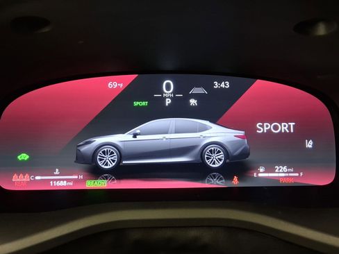 Used 2025 Toyota Camry XSE image 29