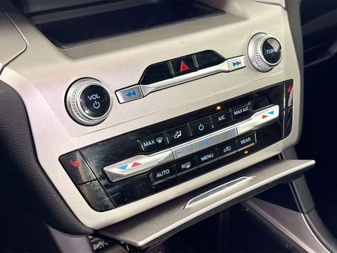 Used 2022 Ford Explorer XLT w/ Class IV Trailer Tow Package image 32