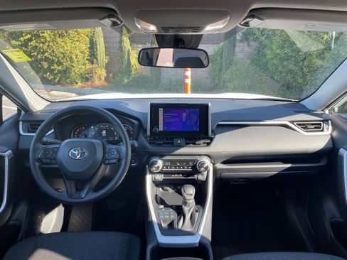 Used 2025 Toyota RAV4 XLE image 36