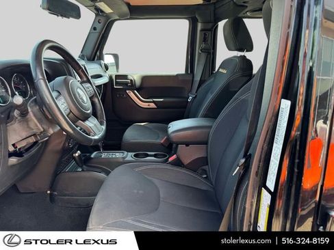 Used 2014 Jeep Wrangler Unlimited Sahara w/ Connectivity Group AWD/4WD image 19