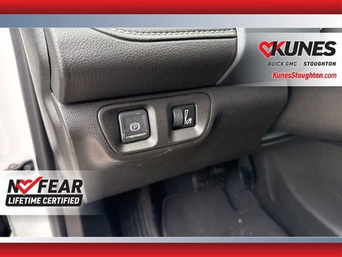 Used 2023 GMC Acadia SLT image 23