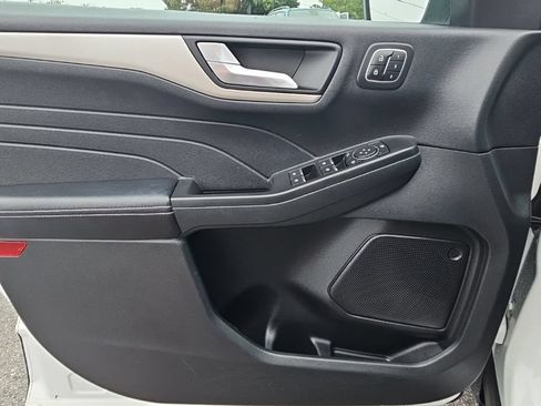 Used 2022 Ford Escape SEL w/ Technology Package FWD image 28
