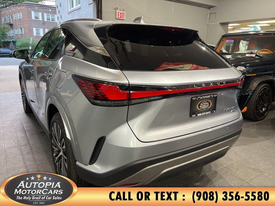 Used 2025 Lexus RX 350 w/ Convenience Package AWD/4WD image 4