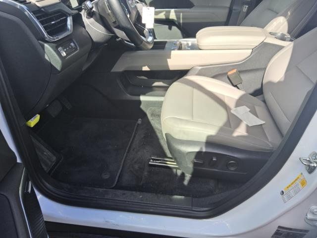 Used 2026 GMC Acadia Elevation w/ Elevation Premium Package AWD/4WD image 3