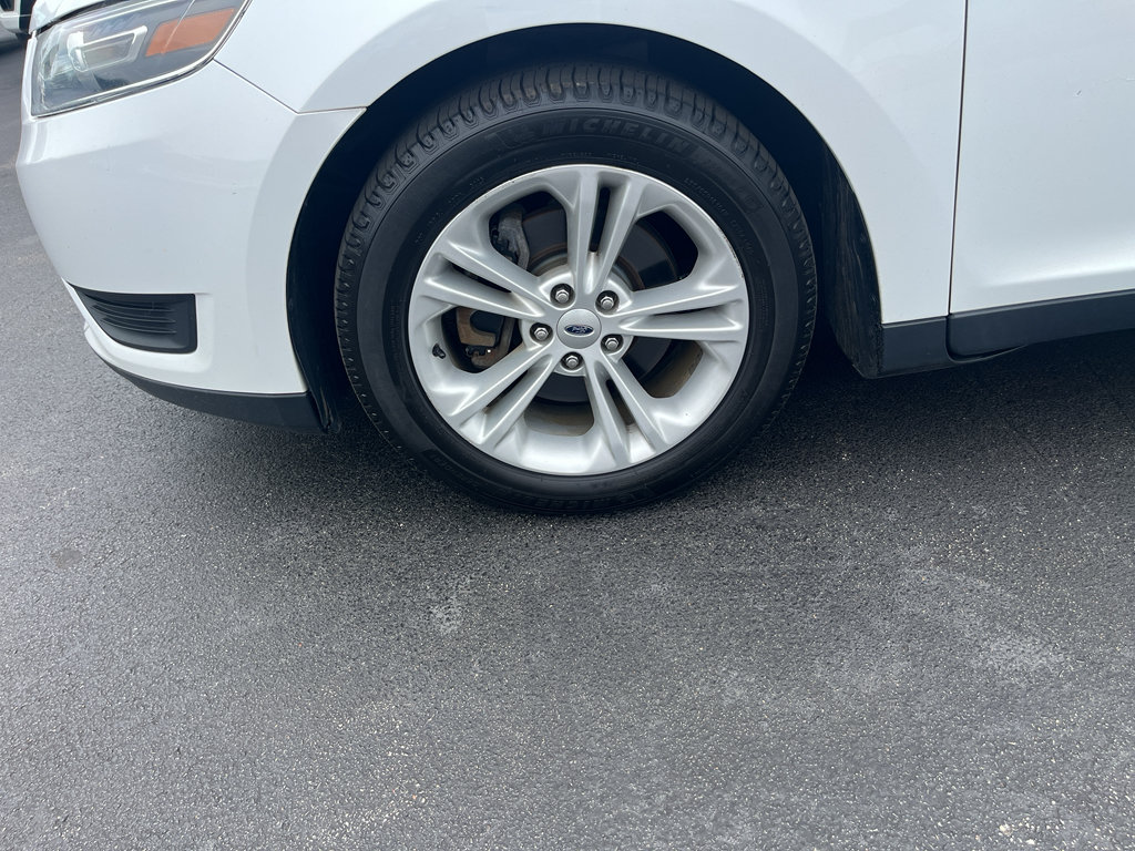 Used 2019 Ford Taurus SE FWD image 10
