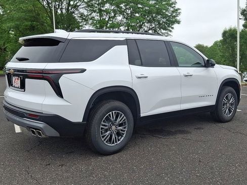 New 2025 Chevrolet Traverse LT image 4