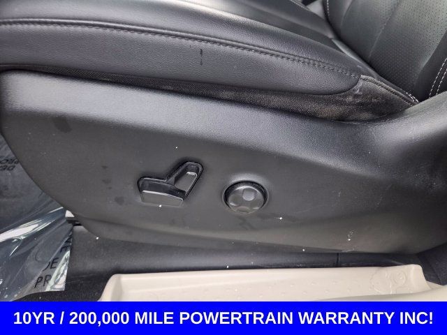 Used 2024 Chrysler Pacifica Touring-L FWD image 10