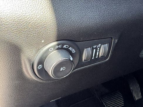 Used 2024 Jeep Compass Latitude AWD/4WD image 31