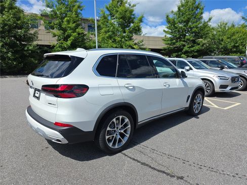 New 2026 BMW X5 xDrive40i w/ Premium Package AWD/4WD image 3