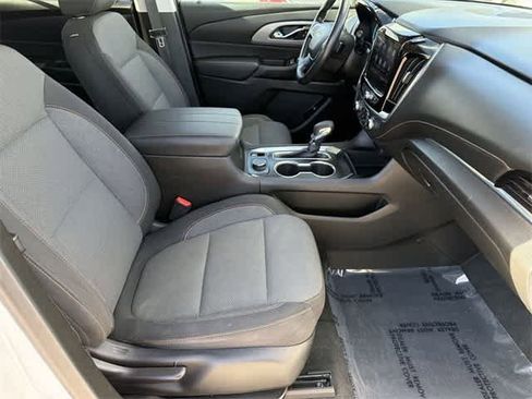 Used 2021 Chevrolet Traverse LT image 22