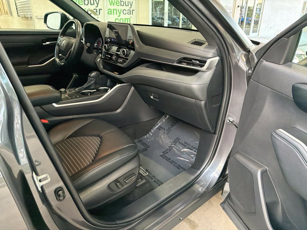 Used 2024 Toyota Highlander XSE AWD/4WD image 25