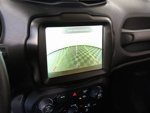 Used 2023 Jeep Renegade Latitude w/ Premium Group image 6