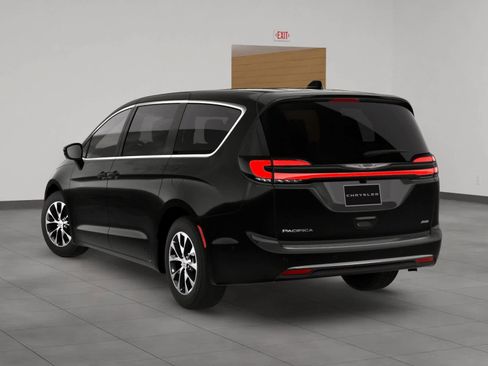 New 2026 Chrysler Pacifica Select image 4