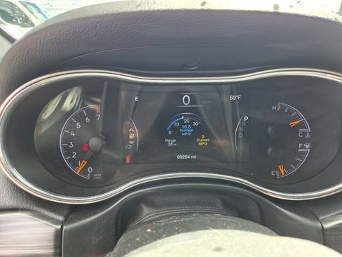 Used 2021 Jeep Grand Cherokee Laredo X AWD/4WD image 6