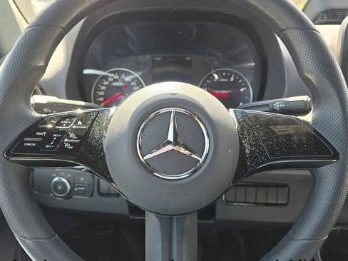 Used 2025 Mercedes-Benz Sprinter 2500 image 30