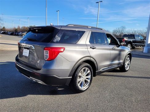 Used 2024 Ford Explorer XLT w/ Equipment Group 202A image 11