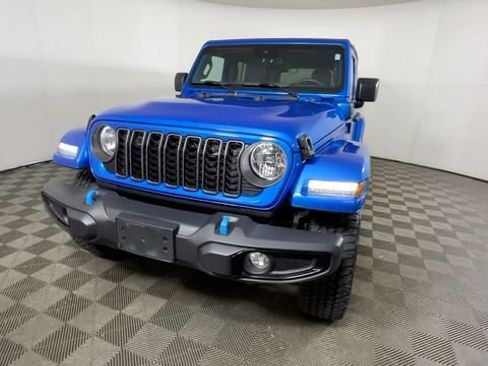 Used 2024 Jeep Wrangler Unlimited w/ Convenience Group AWD/4WD image 16