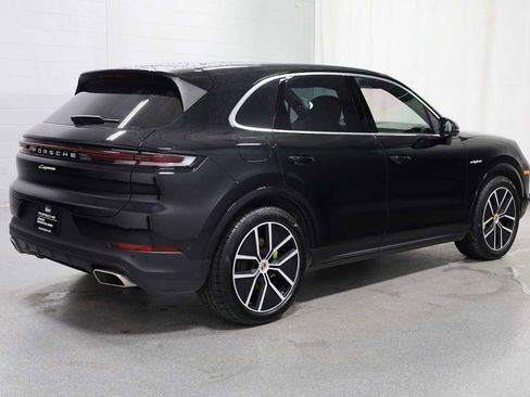 Certified 2025 Porsche Cayenne E-Hybrid image 9