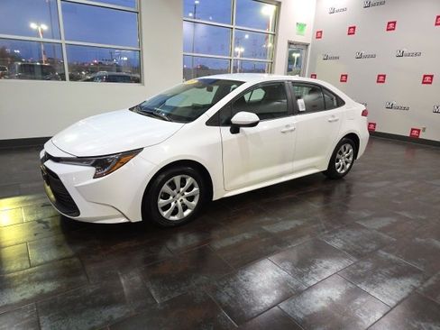 Used 2024 Toyota Corolla LE image 3